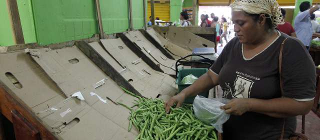 No levantarán paro hasta que haya acuerdo | El desabastecimiento de alimentos por el paro minero empieza a afectar poblaciones del Nordeste y Bajo Cauca, en las que más se ha sentido la protesta. La imagen es en Caucasia. FOTO JAIME PÉREZ