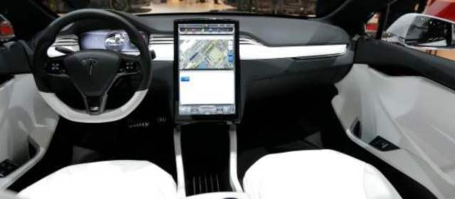Los fabricantes de vehículos integran tecnología y la exhiben en el Salón del Automóvil en Ginebra. Foto BLOOMBERG