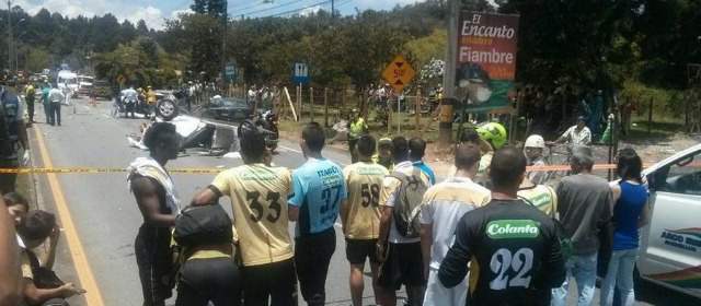 Grave accidente en la autopista Medellín-Bogotá deja seis muertos | Foto Jair Orozco