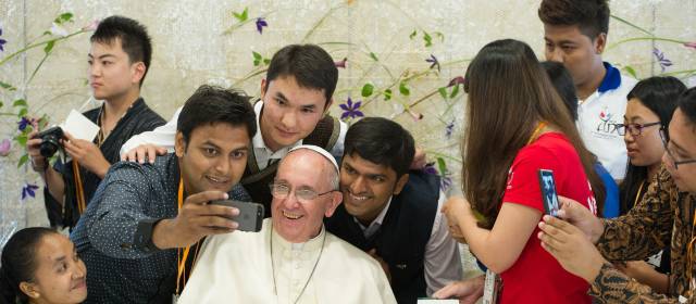 El Papa llamó hipócritas a los religiosos que viven como ricos | Foto: AFP