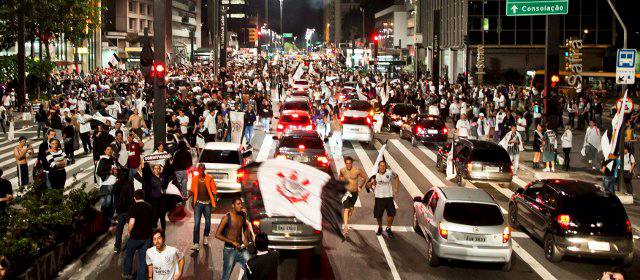 Corinthians rompe ayuno de 35 años y su Fiel enciende carnaval en Sao Paulo | FOTO REUTERS
