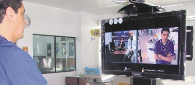 El uso de las tecnologías de la información y la comunicación -Tic’s- posibilita, en la medicina, el tratamiento conjunto de un paciente por varios especialistas que se encuentran en diferentes locaciones. Foto Cortesía