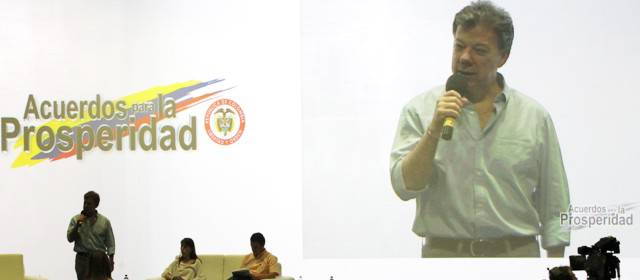 Presidente Santos anunció pago de recompensas para frenar amenazas contra reclamantes de tierras | El presidente Juan Manuel Santos recordó que la próxima semana el ministro de Agricultura, Juan Camilo Restrepo, presentará otra demanda por reclamación en Tolima. Foto Jaime Pérez.