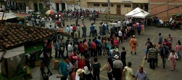 Jorge Quintana es nuevo alcalde en Santa Bárbara | Fue masiva la asistencia de votantes en la cabecera municipal. FOTO CORTESÍA