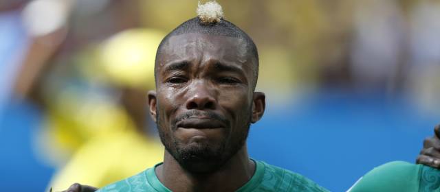 Serey jugó ante Colombia dos horas después de conocer la muerte de su padre | Foto: AFP