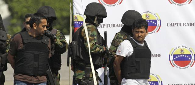 Venezuela deportó a alias "Martin Llanos" y "Caballo" | AP | paramilitar Héctor Germán Buitrago, alias "Martín Llanos", admitió ante las autoridades venezolanas que vendió franquicias a narcotraficantes para que se pudieran hacer pasar por paramilitares y entrar en el proceso de Justicia y Paz.