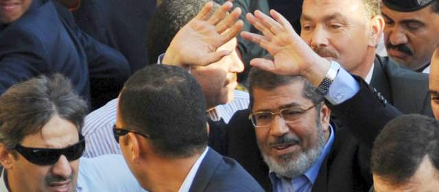 Ejército regresará a su labor de defender la patria: Mohamed Mursi | Mohamed Mursi se dirigió a la nación en un discurso desde la Universidad de El Cairo. Foto: Reuters