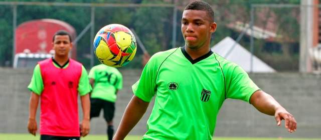 Envigado aprovecha su segunda oportunidad | Frank Fabra ganó el pulso por el lugar de titular en el Envigado para hoy. FOTO JUAN ANTONIO SÁNCHEZ