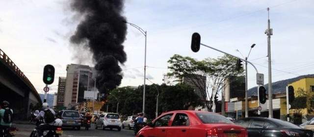Incendio en fábrica de pinturas causa pánico en el centro de Medellín | Cortesía: @Davidsantos82 David Santos Gómez