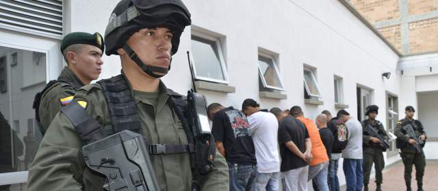 Concejal y 8 policías caen en operación antimafia