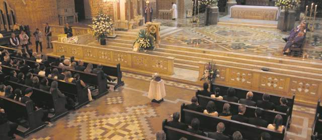 Fue un sentido adiós para un colombiano ejemplar | Una misa solemne con el Arzobispo de Medellín, en la Basílica Catedral Metropolitana, fue la despedida para un prohombre antioqueño. FOTO Hernán Vanegas- Julio Cesar Herrera