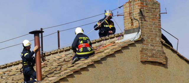 La Capilla Sixtina está casi a punto para albergar el cónclave | FOTO REUTERS