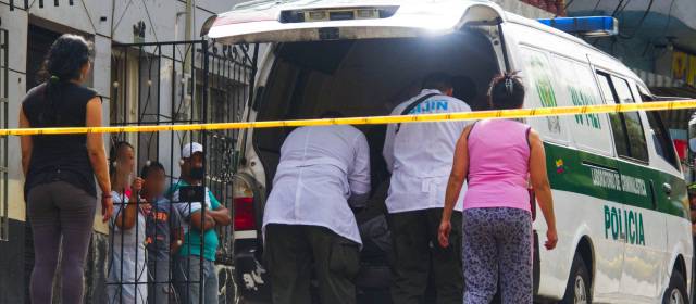 Asesinado un hombre en el barrio Caicedo de Medellín | FOTO ESTEBAN VANEGAS