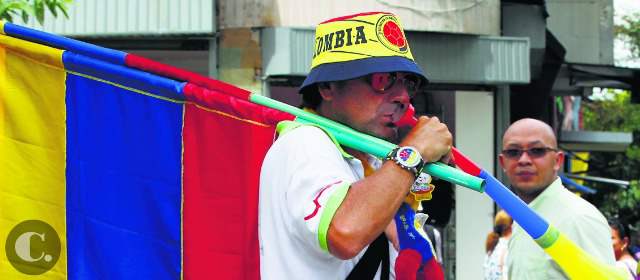 La tricolor y la auriverde son protagonistas | En el Hueco hay de todo del Mundial. FOTO Jaime Pérez