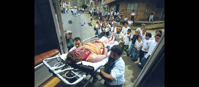 Medellín se debe preparar mejor para las tragedias | El Concejo recomienda, el día sin carro, hacer simulacros como este, de un accidente. FOTO ARCHIVO