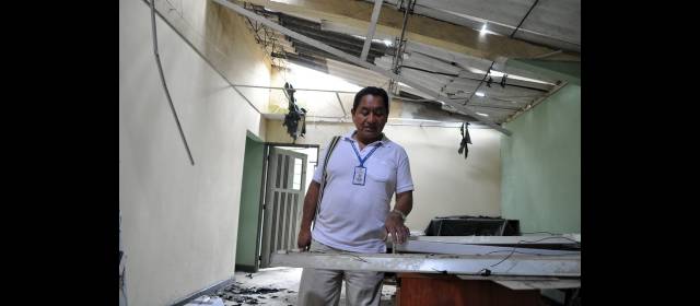 “Las Farc quieren direccionar a su favor el movimiento indígena” | Ezequiel Vitonás, alcalde de Toribío, se lamentó por las más de 160 casas que hace un año terminaron destruidas por una chiva bomba y que hasta ahora no han sido reparadas. FOTO CORTESÍA