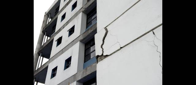 Dos vidas segó un sismo en Costa Rica | Esteban Moreno, portavoz de la Comisión Nacional de Emergencias, informó que algunas edificaciones se derrumbaron, aunque añadió que en su mayoría eran antiguas. FOTO AP