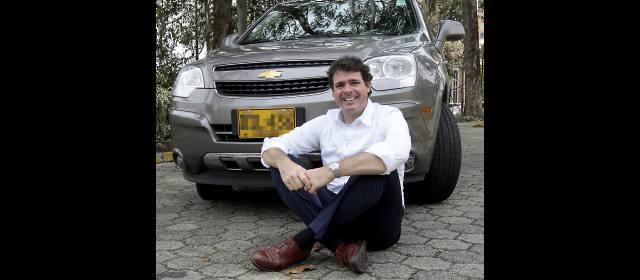 "A mi esposa le gusta más manejar carro que a mí" | En su tiempo de estadía en la Universidad de Oxford en Inglaterra para sus estudios en gerencia, Carlos Eduardo Botero solo condujo un vehículo: la bicicleta. FOTO MANUELA PALACIO