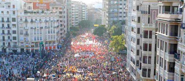 España no acepta el plan de austeridad | Cientos de miles de personas salieron ayer a protestar contra el plan de ajuste fiscal en España, especialmente, en Madrid -la mayor concentración-, Barcelona y Bilbao. Foto REUTERS