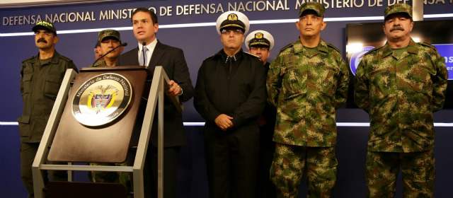 Posconflicto sin aflojar ofensiva, retos de cúpula | El ministro de Defensa, Juan Carlos Pinzón, anunció nuevos comandantes militares y ratificó a tres oficiales. FOTO COLPRENSA