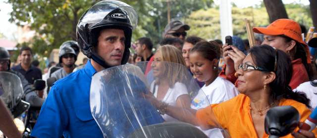 Venezuela elige la opción anti-Chávez | Entre hoy y mañana se instalarán cerca de 7.800 mesas, repartidas en 3.800 centros de votación, en las que participarán 43.000 miembros de mesa. FOTO AP