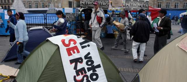 Acelerarán proceso de Gustavo Petro | A la Plaza de Bolívar también llegaron ayer los manifestantes para acompañar al alcalde Gustavo Petro FOTO COLPRENSA
