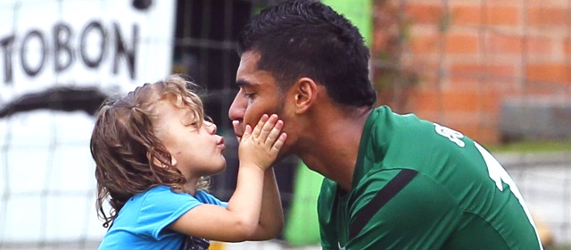 Jéfferson Duque con Nicool. Amor de padres. FOTO JAIME PÉREZ