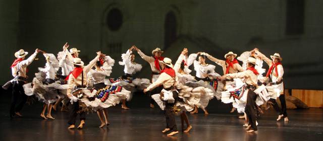El Ballet Folklórico de Antioquia despertó la emotividad de los colombianos residentes en Estados Unidos. | El Ballet Folklórico de Antioquia despertó la emotividad de los colombianos residentes en Estados Unidos.