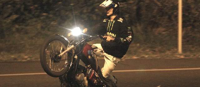 Los piques que amenazan y bloquean vía Las Palmas | En toda clase de motos se hacen los piques en medio del tráfico de Las Palmas. FOTO EDWIN BUSTAMANTE