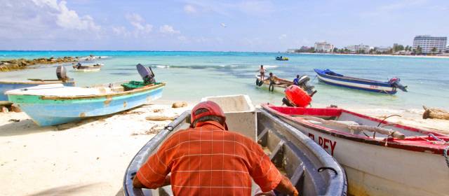 Entregan motores nuevos a pescadores de San Andrés