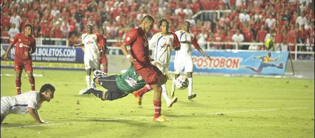 La B baila al ritmo de los diablos rojos | América celebró sus 85 años de historia con una victoria. FOTO COLPRENSA