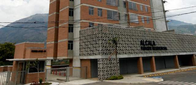 En Bello suspenden ocupación en proyecto de CDO | Esta es la primera torre de Alcalá Parque Residencial. Ya hay apartamentos que presentan fisuras. FOTO Manuel Saldarriaga.