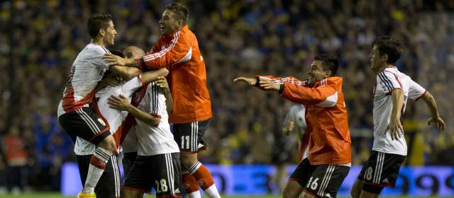 Los "millonarios" ganaron por primera vez desde 2004 en La Bombonera tras aquel triunfo por 1-0 con gol de Fernando Cavenaghi. | FOTO AP