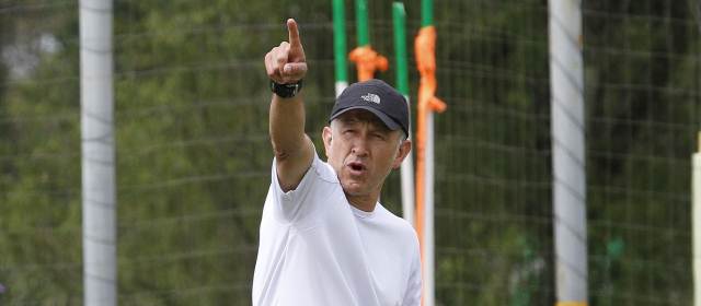 En la era Osorio, Nacional nunca ha repetido una nómina en Liga | Juan Carlos Osorio tendrá un difícil examen mañana frente a Millonarios tras el golpe sufrido en Ibagué. FOTO HERNÁN VANEGAS