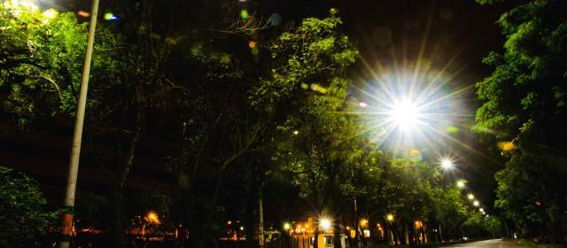 Envigado estrena hoy iluminación de la av. Las Vegas | Las nuevas luminarias son tipo led, lo que indica que son económicas y amigables con el medio ambiente. FOTO CORTESÍA