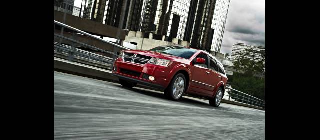 Dodge Journey crece su espacio para 7 personas | Cuenta con bolsas de aire frontales y laterales, apoyacabezas activos, barras laterales, ABS, EBD y BAS, entre otros. FOTO CORTESÍA