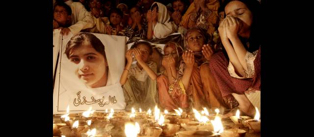 Malala, símbolo de vida y valentía | Los médicos descartaron que la niña haya sufrido daños cerebrales, pese a que el miércoles le fue extraída una bala alojada cerca de la médula espinal. FOTO AP