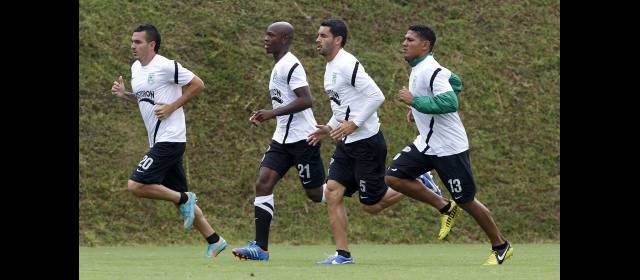 Nacional, a acabar el ayuno de 27 meses sin vencer al Quindío | En acción, Bernal, Valoy, Nájera y Mejía. FOTO DONALDO ZULUAGA