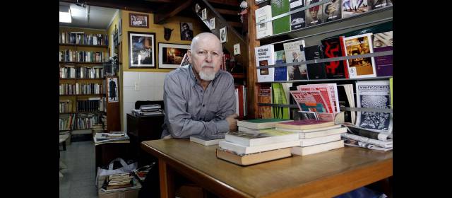 El viaje de diez años de Palinuro | Luis Alberto Arango, el librero de Palinuro. Aunque ese es solo uno de sus tantos oficios en ese lugar que encanta FOTO DONALDO ZULUAGA