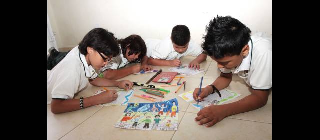 Los sueños no son caros | Aunque buscan que los ayuden, los niños trabajan por conseguir recursos. FOTO HERNÁN VANEGAS