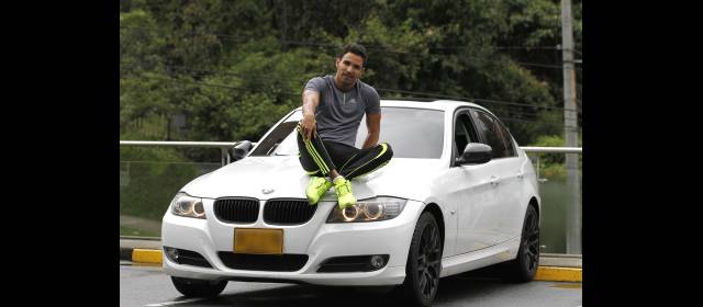 Pipe pasó del Playstation a carros reales | Sillas en cuero, aire acondicionado, seguridad y un buen equipo de sonido configuran el carro de Pipe Calderón. FOTO DONALDO ZULUAGA