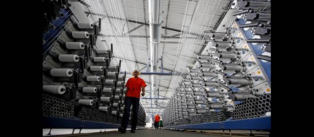 Ventas por $145.000 millones, la meta de la Compañía de Empaques | La Compañía de Empaques procesa unas mil toneladas al mes de polipropileno, en su planta de Itagüí, que fue modernizada el año pasado. FOTO JULIO CÉSAR HERRERA