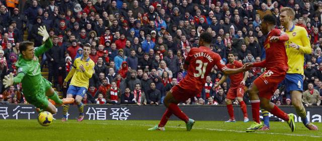 El líder Arsenal cayó 5-1 frente al Liverpool | Foto: Reuters
