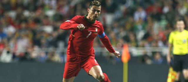Los cuerpos médicos del Real Madrid y la selección lusa trabajan para que Cristiano llegue bien a la concentración. FOTO ARCHIVO AP