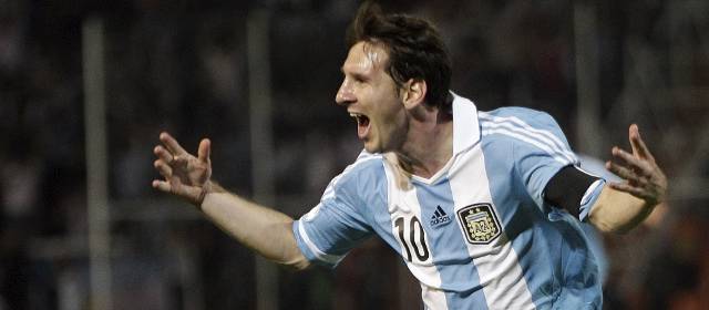 Messi iluminó a Argentina y la llevó al triunfo ante Uruguay | FOTO AP
