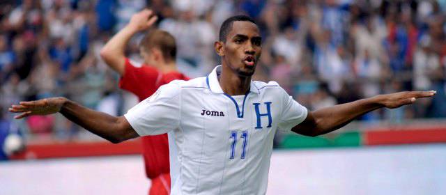 Suárez da 8 pasos al Mundial de Brasil | FOTO REUTERS