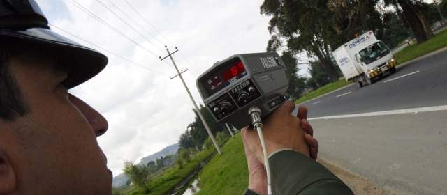 Las fotomultas serán móviles | Las cámaras de fotodetección móviles, que son similares a los radares para medir los excesos de velocidad, serán operadas por agentes de la Secretaría de Movilidad en cualquier punto de la ciudad. /Foto archivo