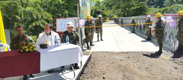 Ejército recupera vías en Antioquia | La División de Ingenieros del Ejército que trabaja en Antioquia va a tiempo con el cronograma que diseñó para 2014. FOTO CORTESÍA