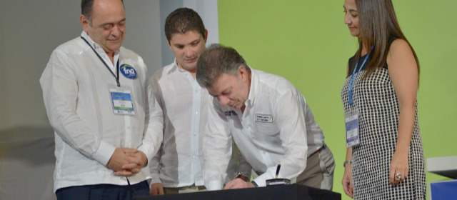 La firma del decreto que da vía libre a este modelo de financiamiento por medio del arriendo se dio en el Congreso Nacional de Camacol en Cartagena. FOTO CORTESÍA