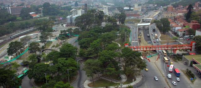 Intercambio vial de Madera sería un regalo de Navidad para Bello | Por los 15 ejes viales que tiene, este intercambio dejará una autopista fluida. FOTO HERNÁN VANEGAS